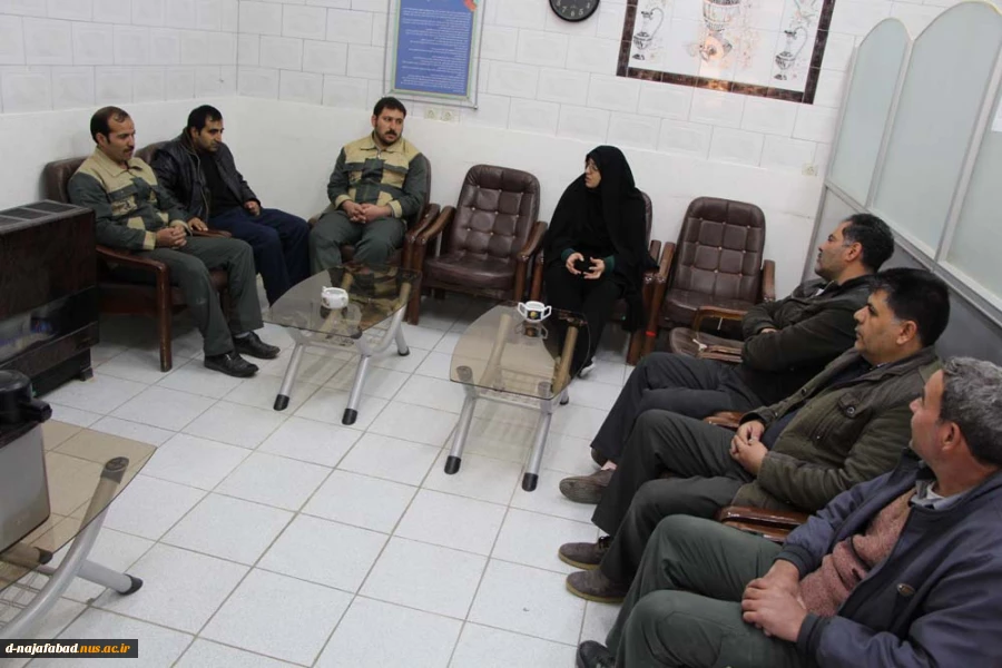 کارگاه آموزشی آشنایی و مراقبت از بیماری آنفولانزا توسط سرکار خانم دکتر نادری نژاد از شبکه بهداشت و درمان شهرستان نجف آباد در دانشکده فنی سمیه نجف آباد برگزار شد. 6
