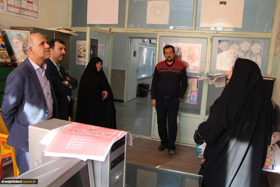 دیدار مدیرعامل و همراهان موسسه خیره شجره طیبه از  دانشکده  و گفتگو با ریاست دانشکده  فنی وحرفه ای دختران نجف آباد 6