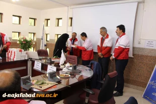 دریافت لوح سپاس از معاون مدیرعامل و رییس شعبه ویژه جمعیت هلال احمر شهرستان نجف آباد  توسط ریاست محترم دانشکده فنی وحرفه ای دختران نجف آباد 3
