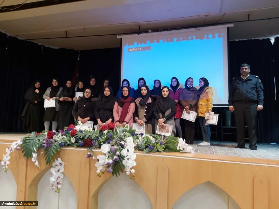 کارگاه آموزشی پیشگیری اجتماعی از معضل مواد مخدر و روان گردان ها توسط جناب سرگرد صادقی  در سالن اجتماعات دانشکده فنی وحرفه ای دختران نجف آباد برگزار گردید. 5
