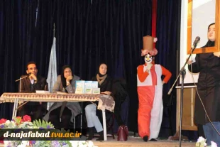 رویداد ایده های مضحک (ایگ نوبل) در سالن اجتماعات دانشکده فنی و حرفه ای دختران نجف آباد برگزار شد. 5