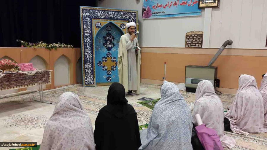 مراسم اختتامیه نماز و جشن میلاد حضرت زینب (س) همراه با اهدا جوایز به برگزیدگان در مسابقات آداب و احکام نماز در نماز خانه دانشکده فنی و حرفه ای دختران نجف آباد برگزار شد. 2