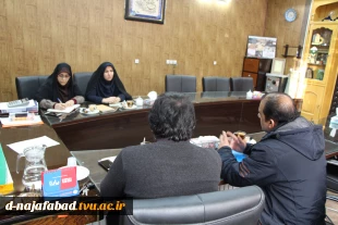 نشست ریاست دانشکده سمیه با نماینده سایت ده بازار 4