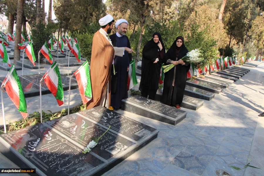 میثاق اساتید بسیجی دانشکده سمیه با شهدا و برگزاری نماز ظهر و عصر  در یادمان شهدا و عطرافشانی و غبارروبی شهدا 6