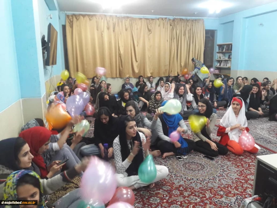 جشن میلاد حضرت فاطمه زهرا (س)، روز زن  و روز مادر در خوابگاه دختران دانشکده فنی و حرفه ای دختران نجف آباد (سمیه) برگزار شد. 3