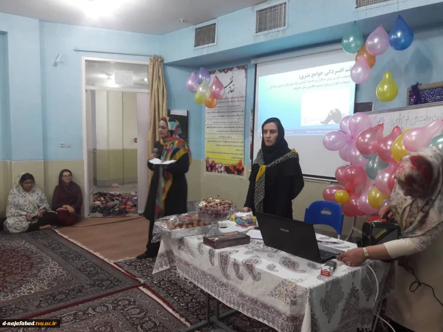 جشن میلاد حضرت فاطمه زهرا (س)، روز زن  و روز مادر در خوابگاه دختران دانشکده فنی و حرفه ای دختران نجف آباد (سمیه) برگزار شد. 4