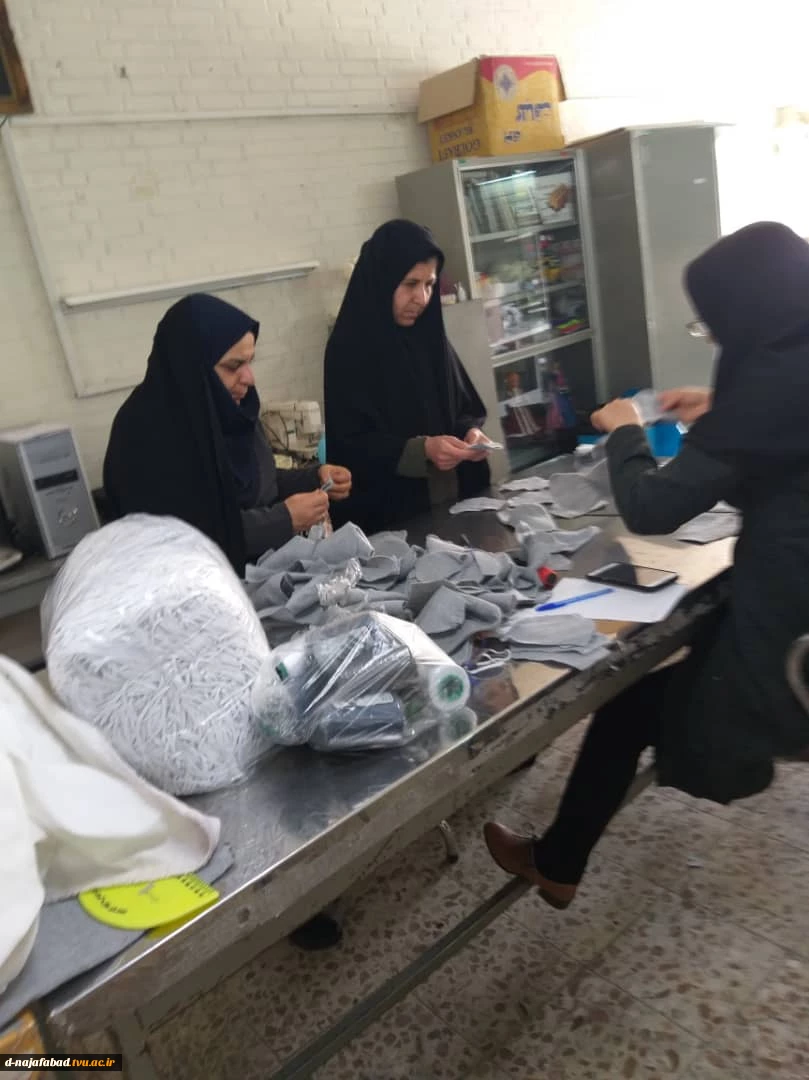 دوخت و آماده سازی ماسک دو لایه در آموزشکده فنی و حرفه ای دختران نجف آباد 2