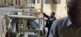دوخت و آماده سازی ماسک دو لایه در آموزشکده فنی و حرفه ای دختران نجف آباد 7