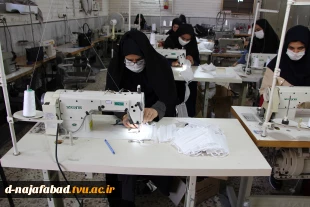 دوخت ماسک دولایه وقابل شستوشو در مرحله سوم  در آموزشکده فنی و حرفه ای دختران نجف آباد 2