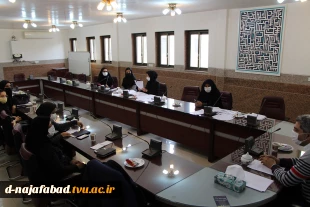 نشست رئیس مرکز رشد دانشگاه فنی وحرفه ای استان اصفهان با ریاست ومعاونت آموزشی وپژوهشی آموزشکده دختران نجف اباد 4