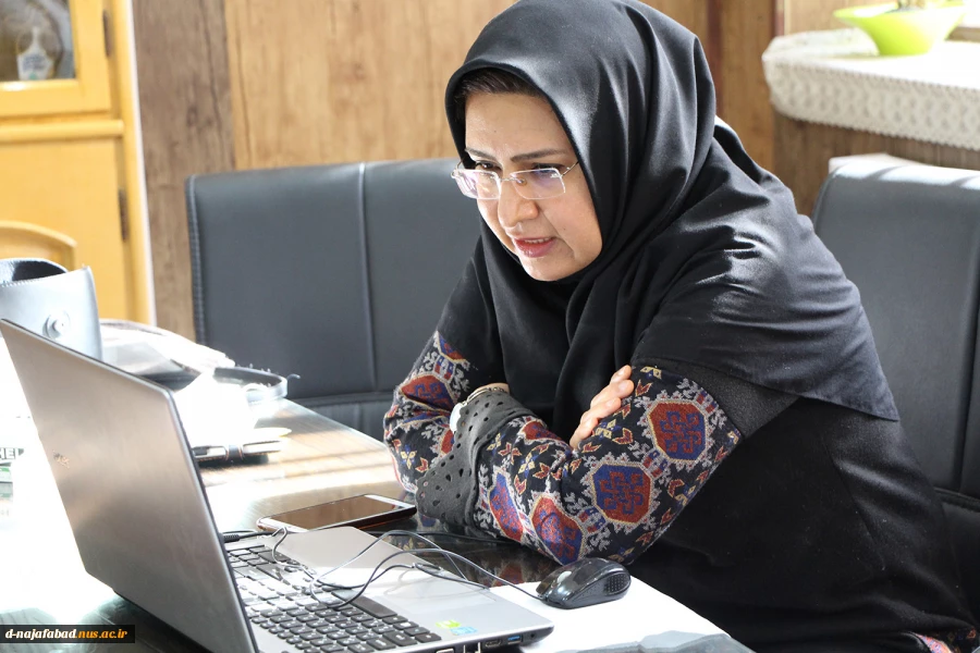 بمناسبت هفته پژوهش 1400  وبیناربا موضوع دقایقی با کارآفرینان در آموزشکده فنی وحرفه ای دختران نجف آباد برگزار کردید