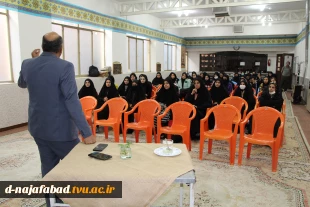 کارگاه آموزشی با موضوع خودشناسی وهویت یابی در آموزشکده دختران نجف آباد  8