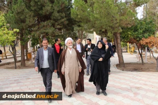 معاون استاندار و فرماندار ویژه شهرستان بهمراه امام جمعه شهر نجف آباد  با ریاست آموزشکده دختران سمیه دیدار و گفتگو نمودند  3