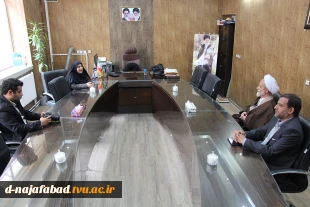 معاون استاندار و فرماندار ویژه شهرستان بهمراه امام جمعه شهر نجف آباد  با ریاست آموزشکده دختران سمیه دیدار و گفتگو نمودند  5