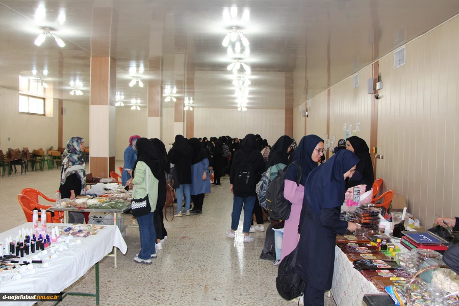 برپایی نمایشگاه و بازارچه مشاغل خانگی به مناسبت هفته مشاغل در آموزشکده دختران نجف آباد 
 7