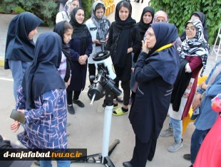 رصد ماه وسیارات با تلسکوپ درخوابگاه  آموزشکده دختران نجف آباد  6
