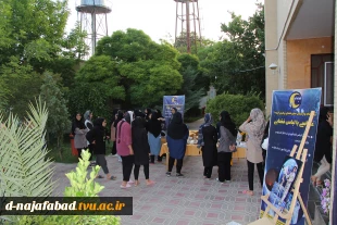 رصد ماه وسیارات با تلسکوپ درخوابگاه  آموزشکده دختران نجف آباد  9