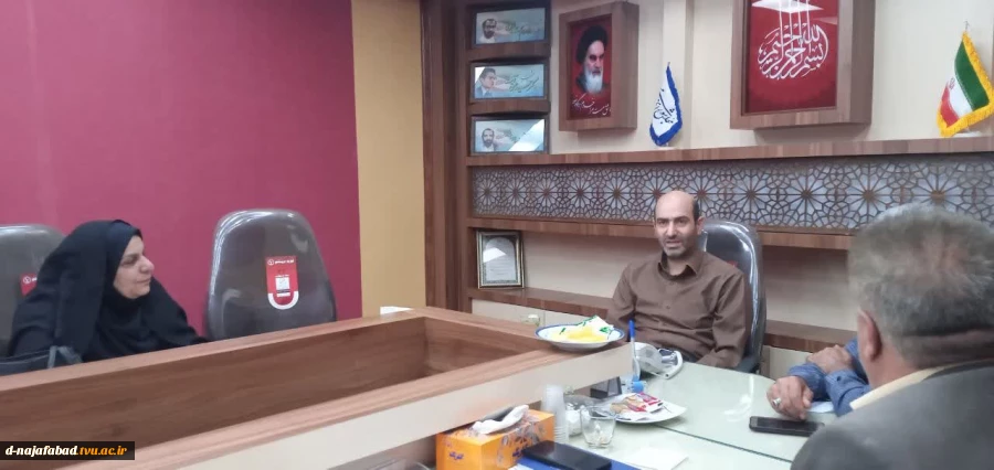 دیدار با با نماینده مردم شهرستانهای نجف آباد و تیران وکرون  در مجلس شورای اسلامی  4