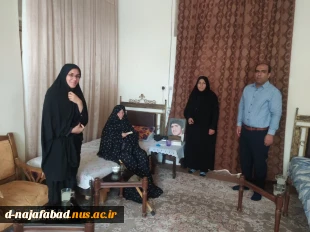 بمناسبت هفته دفاع مقدس نماینده بنیاد شهید شهرستان وهمراهان با چهار خانواده معظم شهدای هشت سال دفاع مقدس دیدارکردند. 5