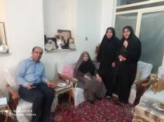 بمناسبت هفته دفاع مقدس نماینده بنیاد شهید شهرستان وهمراهان با چهار خانواده معظم شهدای هشت سال دفاع مقدس دیدارکردند. 3