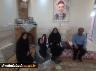 بمناسبت هفته دفاع مقدس نماینده بنیاد شهید شهرستان وهمراهان با چهار خانواده معظم شهدای هشت سال دفاع مقدس دیدارکردند. 5