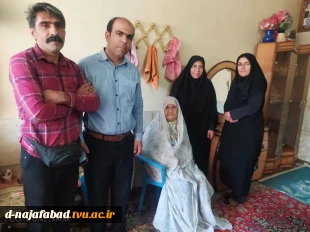 بمناسبت هفته دفاع مقدس نماینده بنیاد شهید شهرستان وهمراهان با چهار خانواده معظم شهدای هشت سال دفاع مقدس دیدارکردند. 8