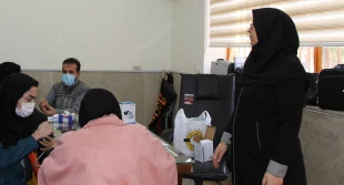 میز خدمت و پویش ملی سلامت ،تیم غربالگری شبکه بهداشت نجف آباد درآموزشکده دختران نجف آباد  3