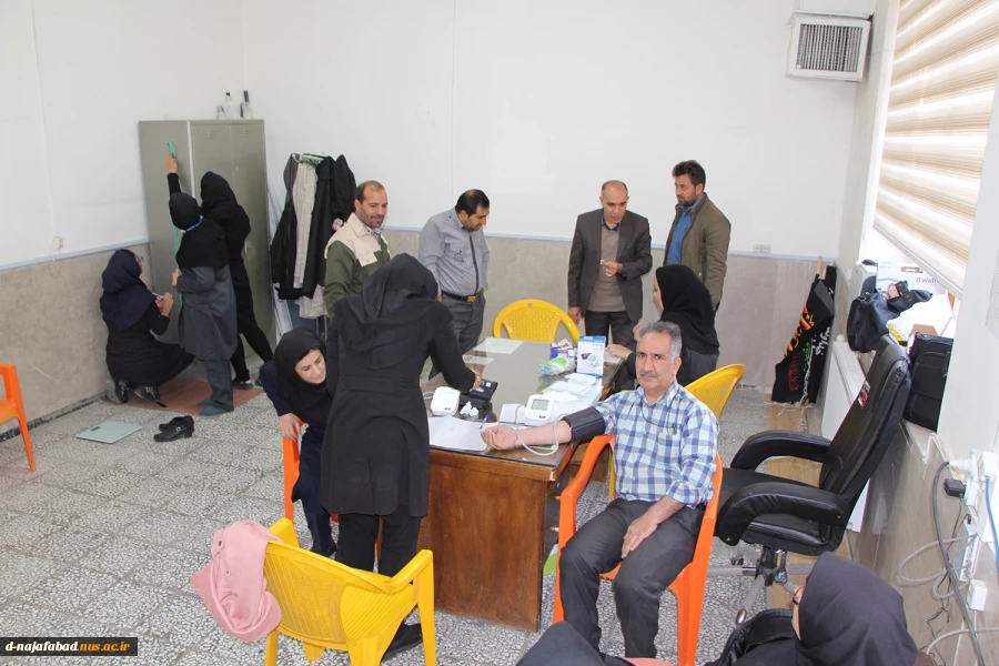 میز خدمت و پویش ملی سلامت ،تیم غربالگری شبکه بهداشت نجف آباد درآموزشکده دختران نجف آباد  6