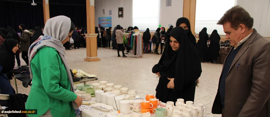 بازدید از نمایشگاه وبازارچه دانشجویی ومشاغل خانگی در هفته پژوهش 1402 آموزشکده دختران نجف آباد  3