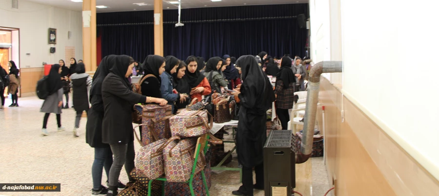 بازدید از نمایشگاه وبازارچه دانشجویی ومشاغل خانگی در هفته پژوهش 1402 آموزشکده دختران نجف آباد  4