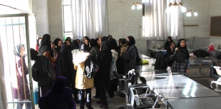 بازدید دانش آموزان هنرستان ساعی شهرستان از آموزشکده فنی وحرفه ای دختران نجف آباد« سمیه»  3