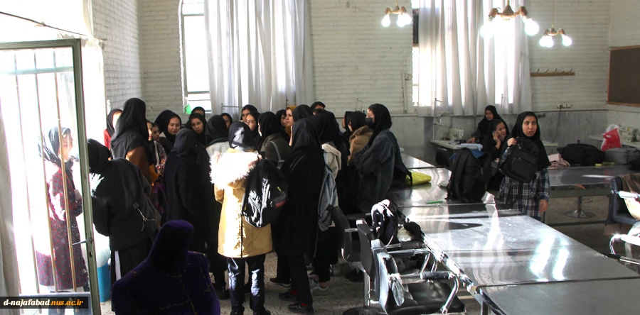 بازدید دانش آموزان هنرستان ساعی شهرستان از آموزشکده فنی وحرفه ای دختران نجف آباد« سمیه»  3