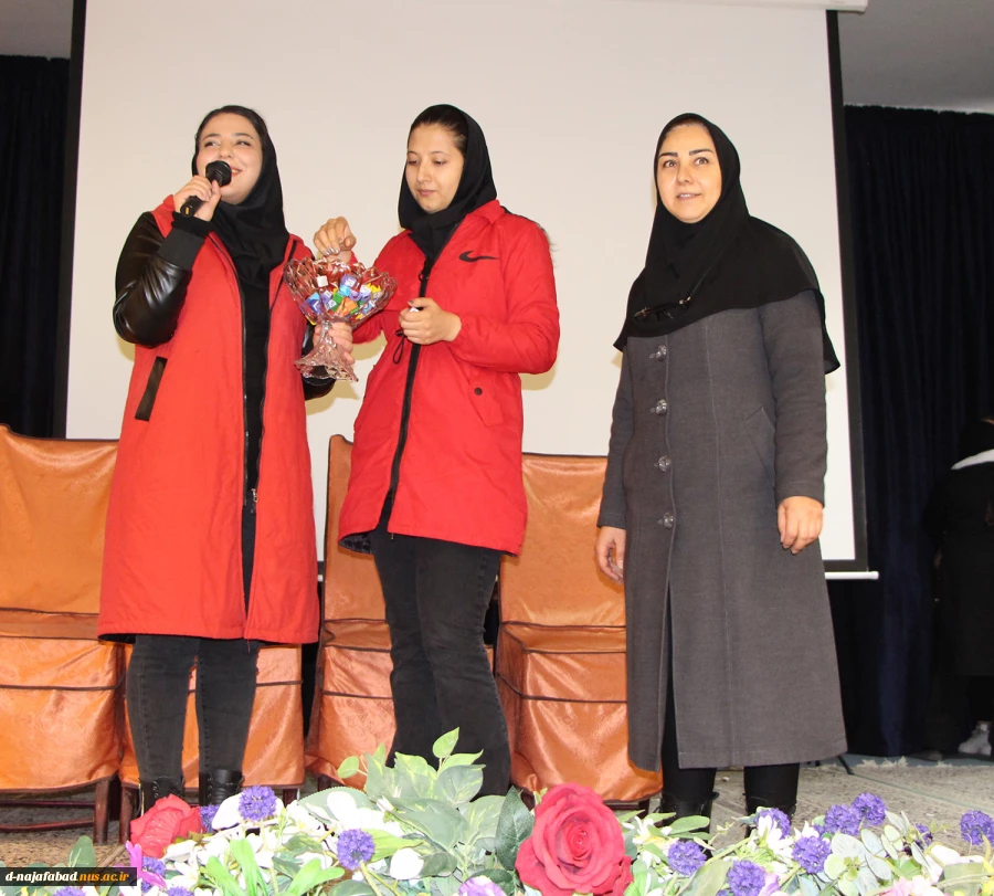 برگزاری جشن میلاد حضرت فاطمه (س) و روز بزرگداشت مقام زن در آموزشکده دختران
 نجف آباد 
 8
