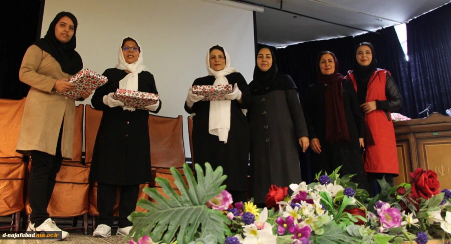 برگزاری جشن میلاد حضرت فاطمه (س) و روز بزرگداشت مقام زن در آموزشکده دختران
 نجف آباد 
 9