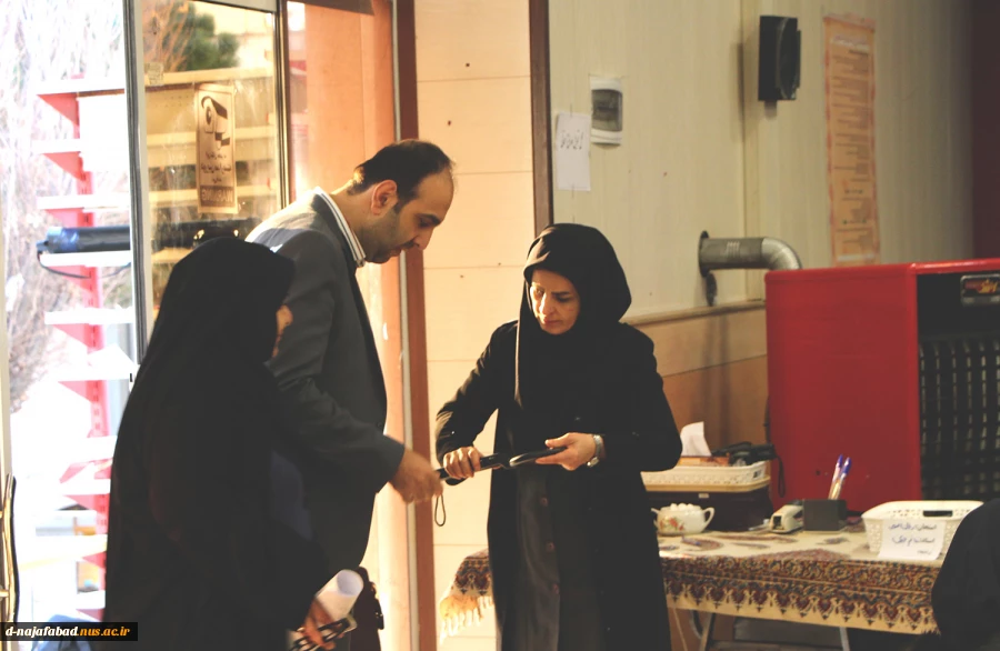 بازدید ونظارت ارزیابی ناظر دانشگاه فنی وحرفه ای مبنی بر نحوه برگزاری امتحانات پایان ترم ازآموزشکده دختران نجف آباد  5