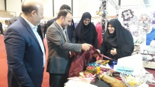 حضور آموزشکده دختران نجف آباد در هفتمین بازارچه معاون فرهنگی و اجتماعی وزارت علوم و هیئت همراه از غرفه های آموزشکده دختران نجف آباد در هفتمین بازارچه دانشجویی نمایشگاه تهران  بازدید کردندنمایشگاه و فروشگاه توانمندی‌ها  تهران  3