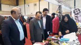 حضور آموزشکده دختران نجف آباد در هفتمین بازارچه معاون فرهنگی و اجتماعی وزارت علوم و هیئت همراه از غرفه های آموزشکده دختران نجف آباد در هفتمین بازارچه دانشجویی نمایشگاه تهران  بازدید کردندنمایشگاه و فروشگاه توانمندی‌ها  تهران  4