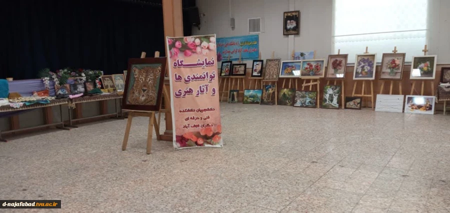 برپایی نمایشگاه و بازارچه مشاغل خانگی به مناسبت هفته مشاغل در آموزشکده دختران نجف آباد 
 6