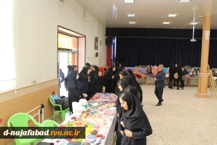 بازدید دانش آموزان هنرستان فنی وحرفه ای و کارودانش شهرستان ازنمایشگاه برپا شده هفته مشاغل در آموزشکده دختران نجف آباد 
 5