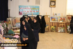 بازدید دانش آموزان هنرستان فنی وحرفه ای و کارودانش شهرستان ازنمایشگاه برپا شده هفته مشاغل در آموزشکده دختران نجف آباد 
 7
