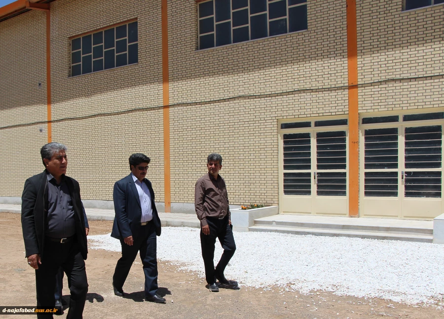 بازدید معاونت عمرانی فرمانداری بهمراه  مدیریت اموربرق شهرستان جهت واگذاری انشعاب برق از سالن ورزشی خوابگاه دانشجویی آموزشکده دختران نجف آباد 5