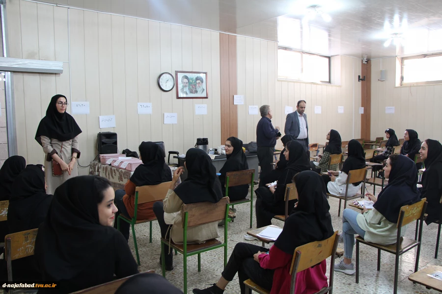 بازدید ونظارت ارزیابی ناظر دانشگاه فنی وحرفه ای استان مبنی بر نحوه برگزاری امتحانات پایان ترم ازآموزشکده دختران نجف آباد  4