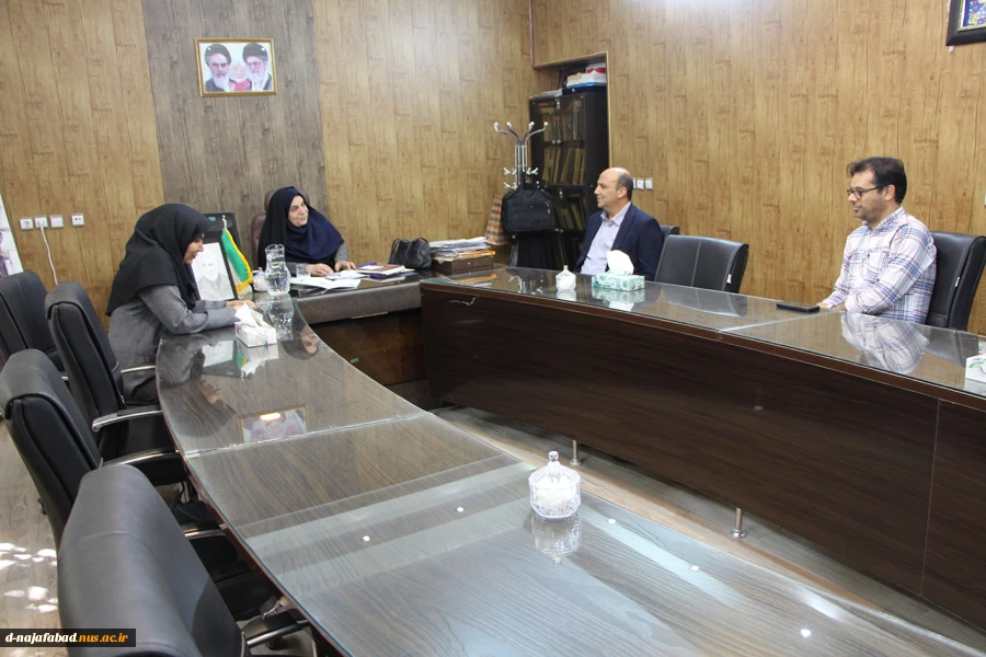 ریاست دانشگاه جامع علمی کاربردی مرکزنجف آباد با ریاست آموزشکده ملی مهارت دختران سمیه دیدار وگفتگو نمودند 4