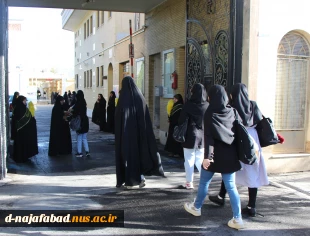 آیین بازگشایی دانشگاه ها واستقبال از دانشجویان با حضورخادم یاران حرم رضوی در آموزشکده ملی مهارت دختران نجف آباد برگزار شد  4