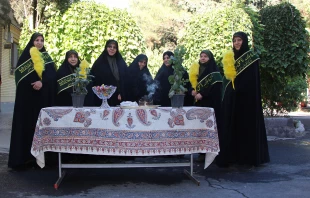 آیین بازگشایی دانشگاه ها واستقبال از دانشجویان با حضورخادم یاران حرم رضوی در آموزشکده ملی مهارت دختران نجف آباد برگزار شد  9