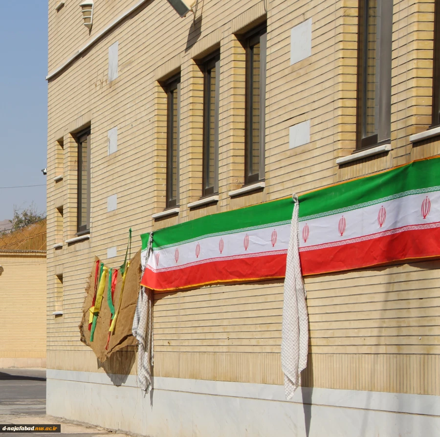 بمناسبت هفته دفاع مقدس فضاسازی محیطی سطح آموزشکده دختران نجف آباد انجام گردید 3