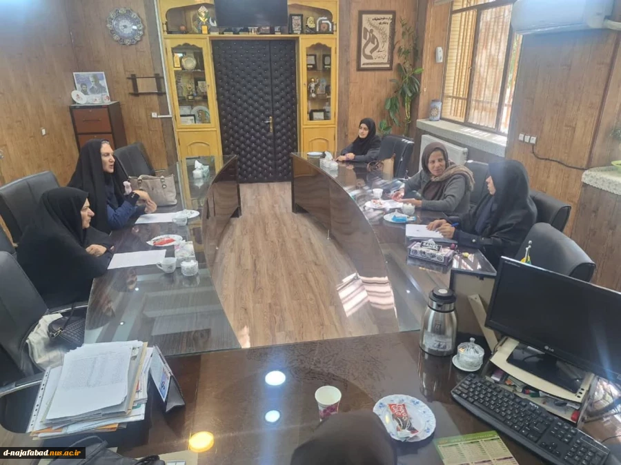 جلسه هم فکری وتعامل سرپرستان خوابگاه با ریاست آموزشکده دختران نجف آباد برگزار شد.  4