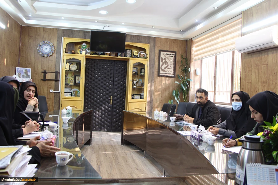 دیدار وگفتگو معاونت شبکه بهداشت درمان شهرستان با ریاست آموزشکده ملی مهارت دختران نجف آباد  6