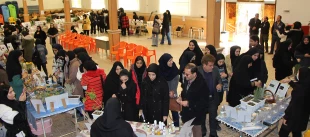 همزمان با میلاد حضرت زهرا(س) نمایشگاه گیاهان دارویی در آموزشکده ملی مهارت دختران نجف آباد افتتاح گردید  3