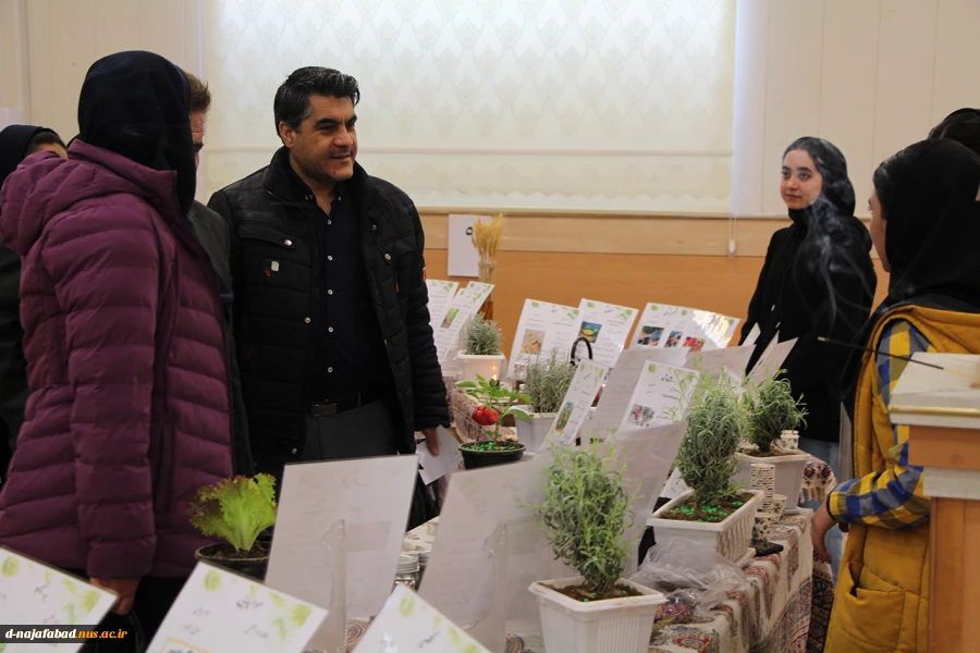 بازدید از نمایشگاه دستاوردها و توانمندی های دانشجویی گیاهان دارویی در آموزشکده ملی مهارت دختران نجف آباد 5